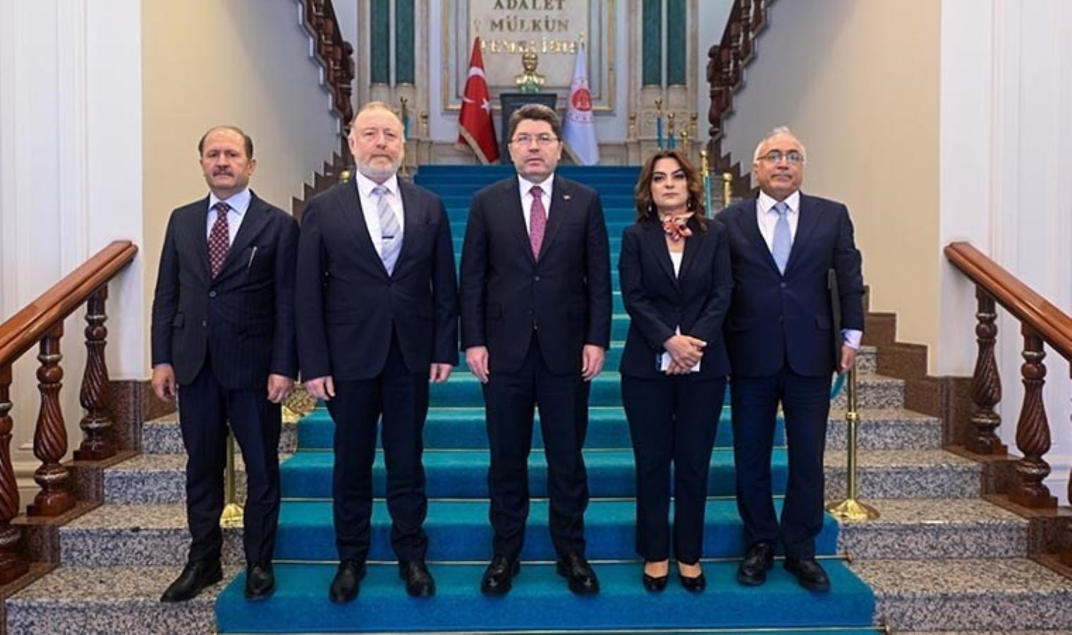 bakan-tunc-ve-dem-parti-gorusmesinde-ocalanin-talebine-iliskin-kritik-konusma-4Nxd9AAl.jpg