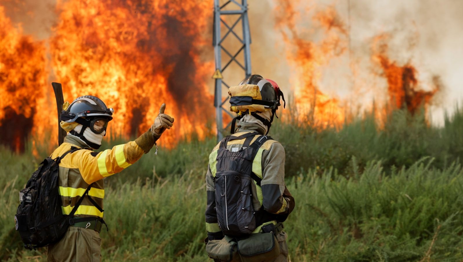 İspanya ordusu sahada: Alevler karşısında tarihi seferberlik