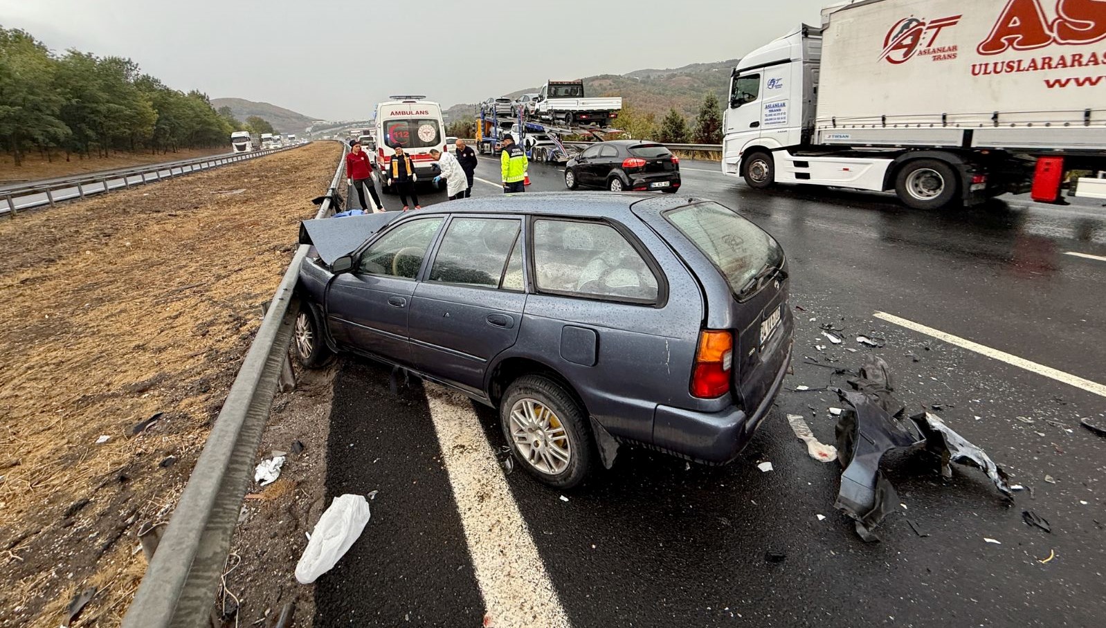 Anadolu Otoyolu’ndaki kazalarda 2 kişi öldü, 15 kişi yaralandı