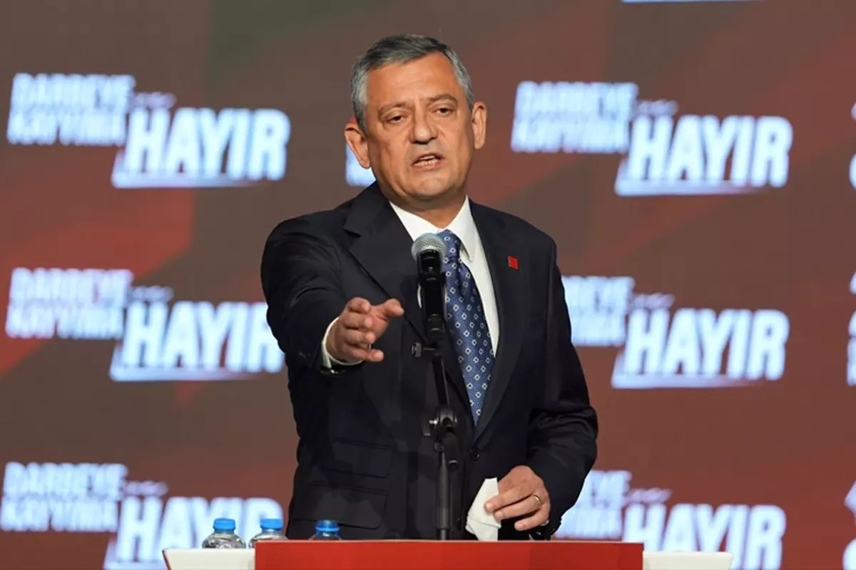 Özel’den kurultayda tarihi çağrı: Ben dahil herkes için güvensizlik oyu verin