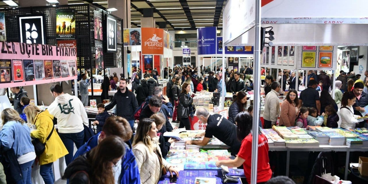 1’inci Balıkesir Kitap Fuarı, yazarları okuyucularıyla buluşturmaya devam ediyor