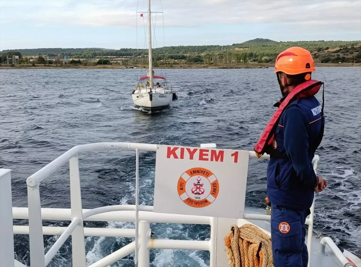 Çanakkale’de Sürüklenen Tekne Kurtarıldı