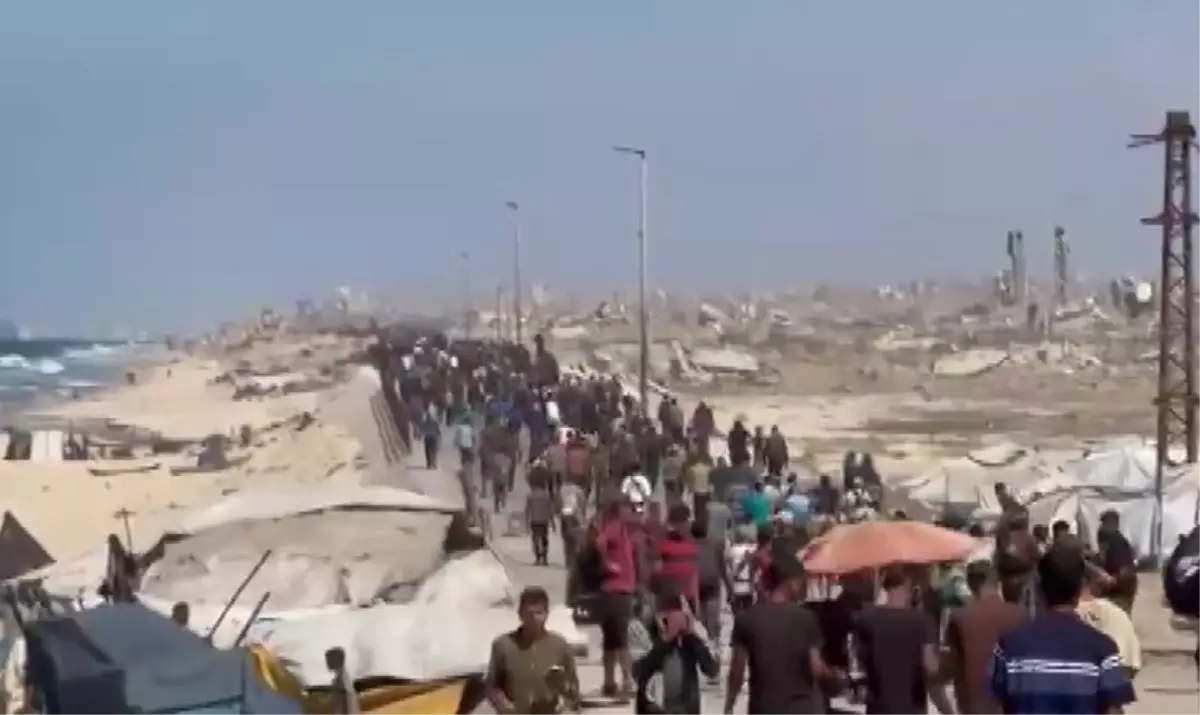 Gazze’de Ateşkes Sonrası Filistinliler Evlerine Dönmeye Başladı