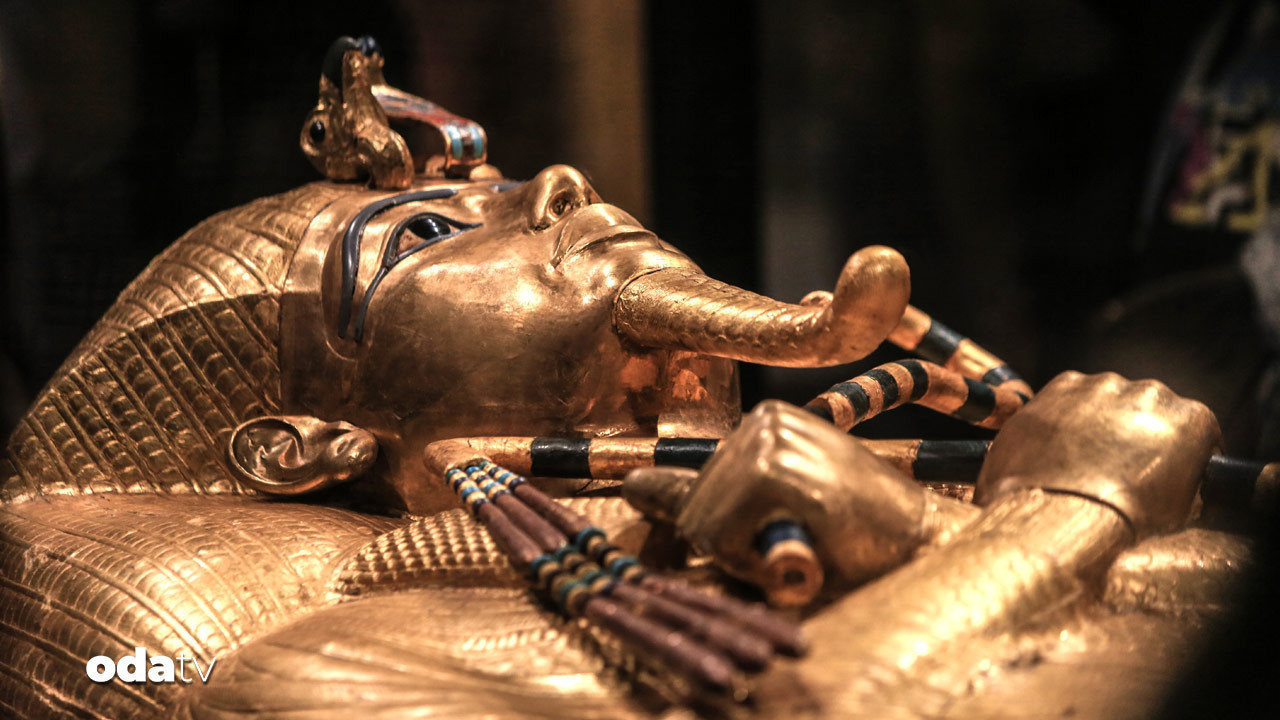 Altından tabut sergilendi