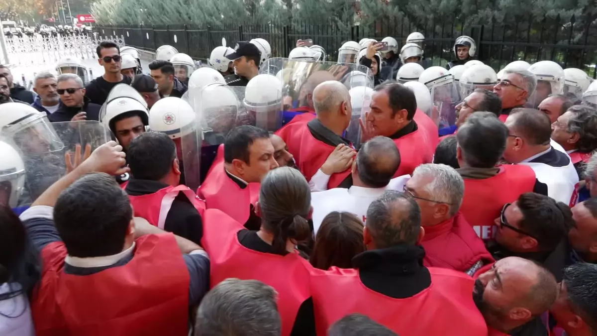 Eğitim-İş’ten MEB Önünde Eylem