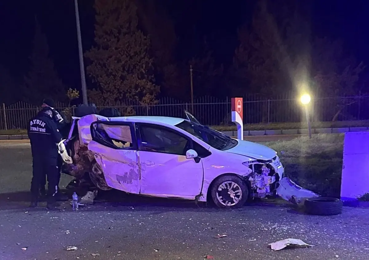 Aydın’da duvara çarpan otomobildeki 2 kişi yaralandı