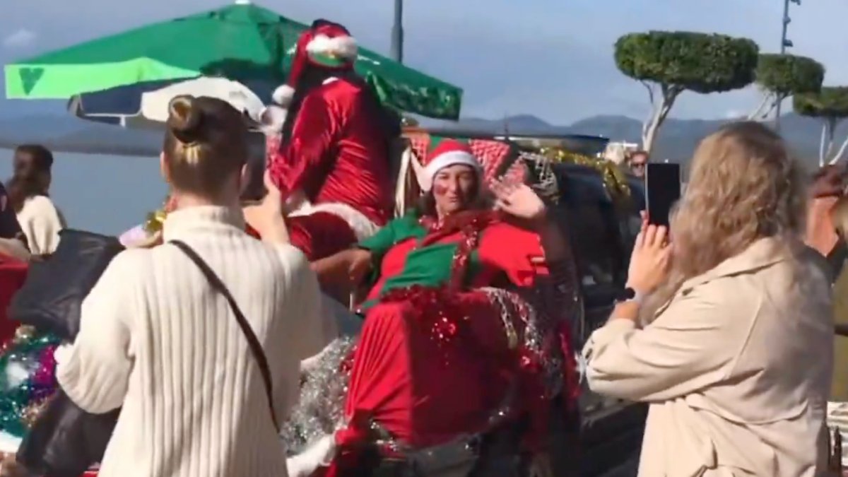 CHP’li Fethiye Belediyesi zabıta aracını kullanarak Noel kutladı