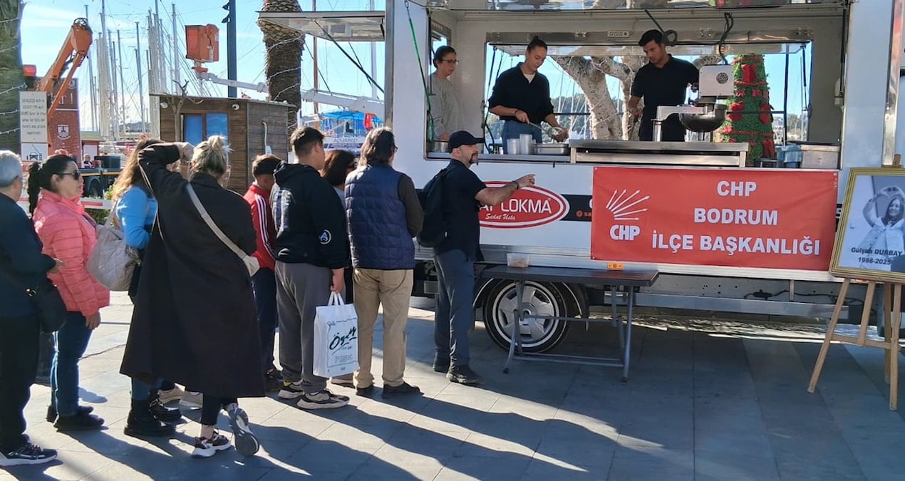 Gülşah Durbay için belediye meydanında lokma döktürüldü