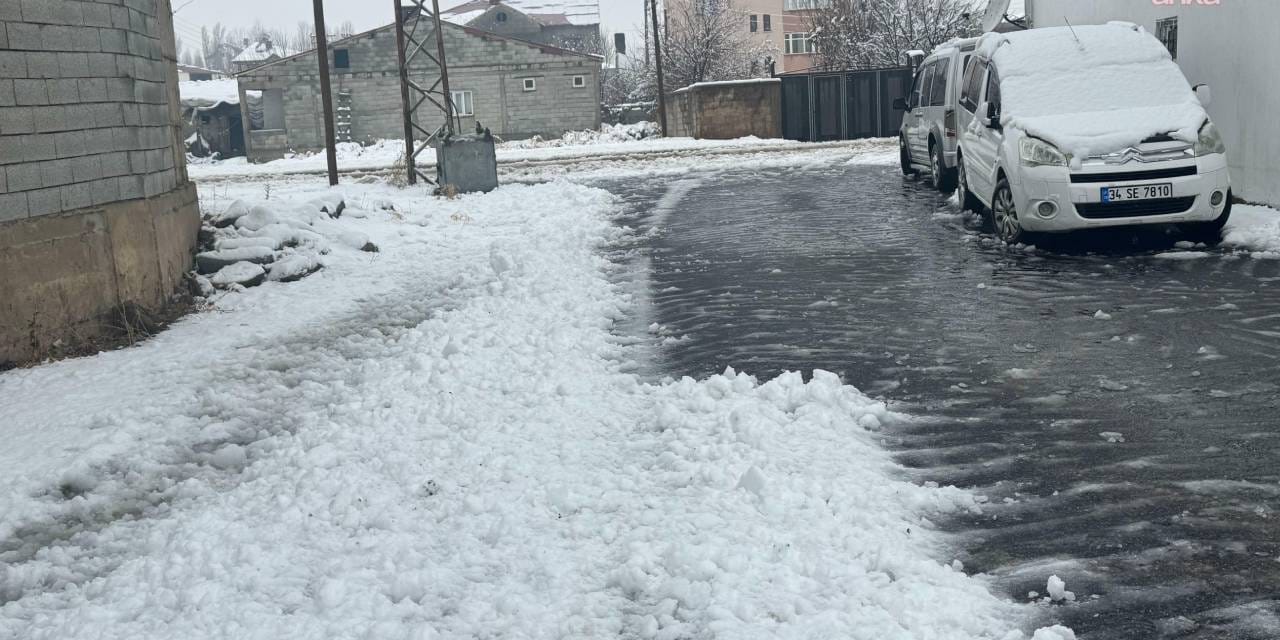 Hakkari’de 13 köy ve 30 mezra yolunda kar engeli