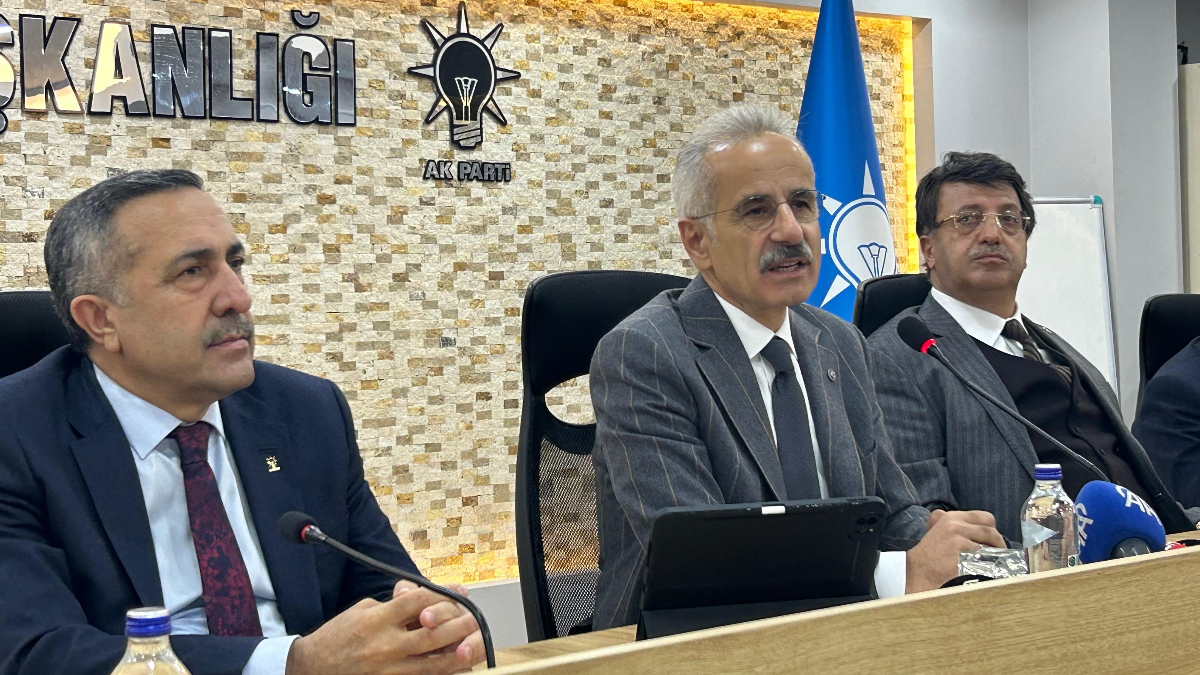 Ulaştırma ve Altyapı Bakanı Abdulkadir Uraloğlu, Van’da temaslarda bulundu