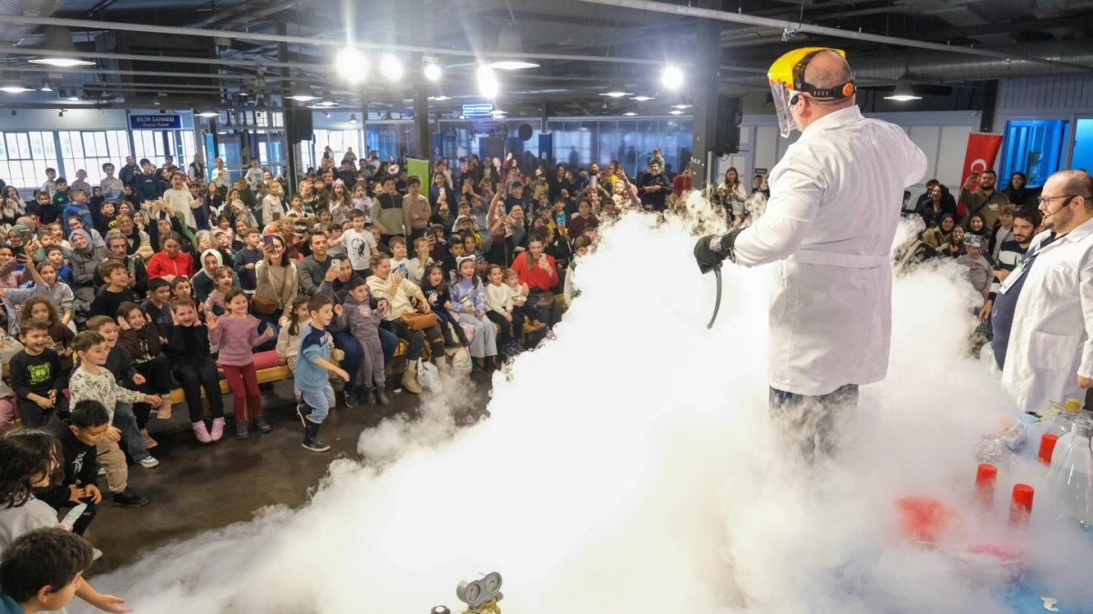 105 Bin Ziyaretçi, 'okula Bi' Mola'da' Bilimle Buluştu