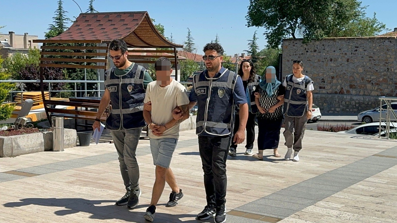 Aynı daireleri farklı kişilere satan 2 sanığa rekor ceza