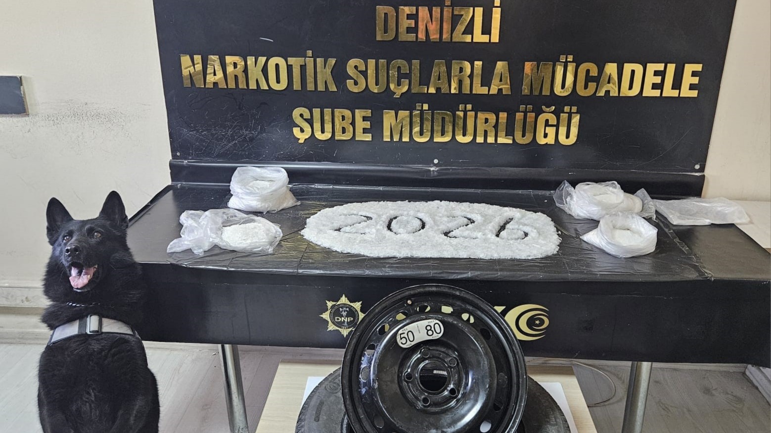 Denizli’de şüpheliler suçüstü yakalandı, araçta 4 kilogram metamfetamin bulundu