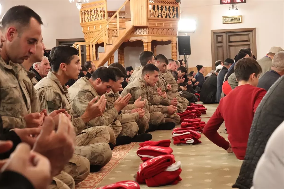 Kars’ta Sarıkamış şehitleri anısına meşaleli yürüyüş yapıldı