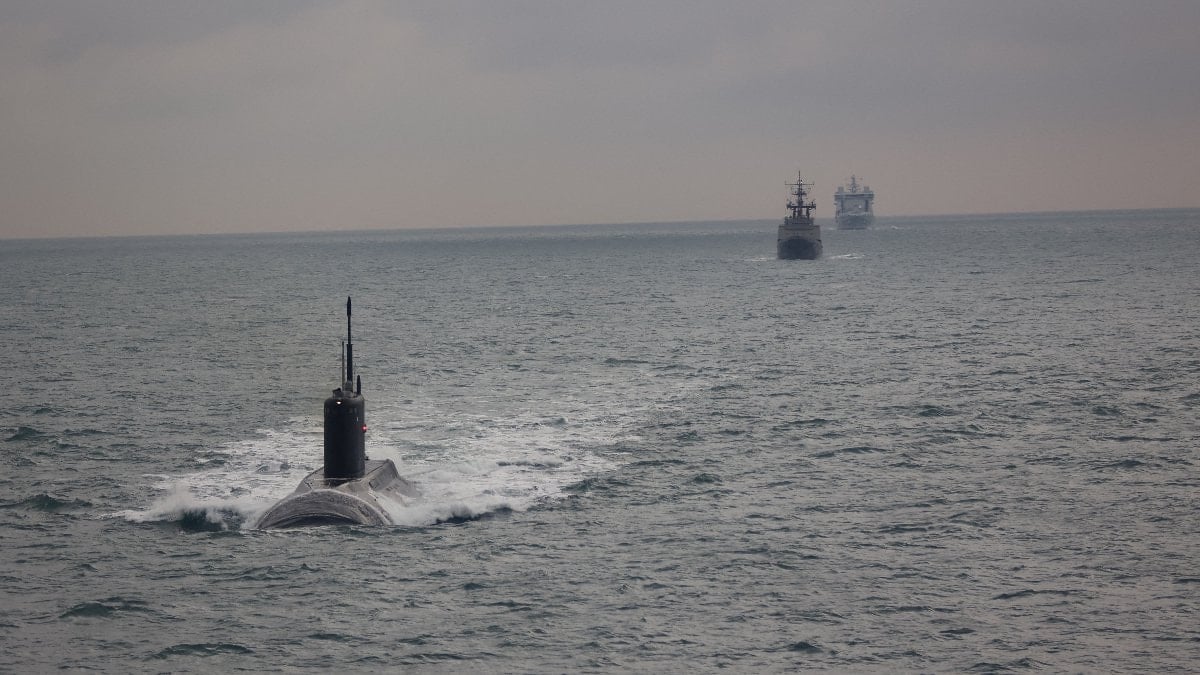 Rusya, ABD takibindeki tankerini korumak için gemiler gönderdi