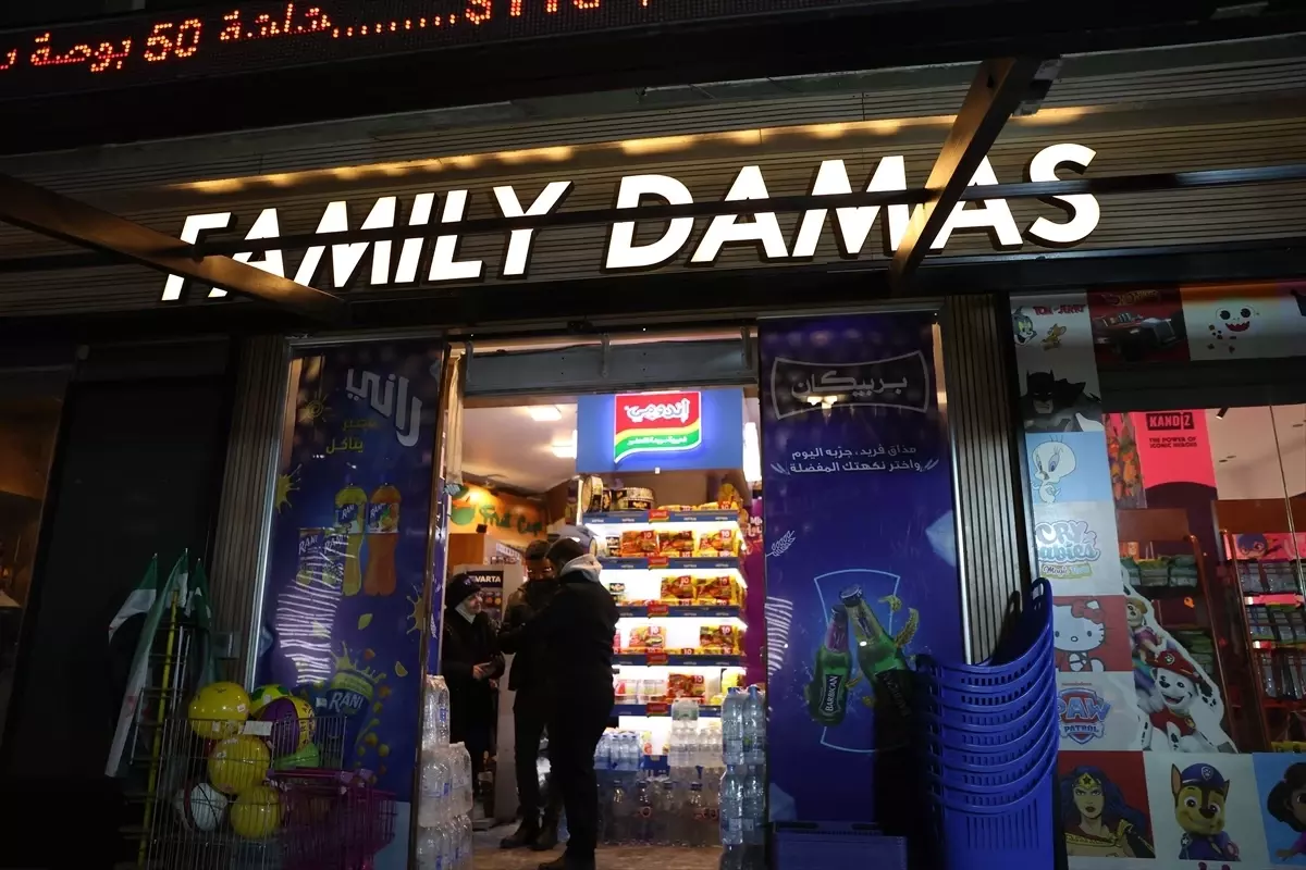 Şam’da Suikast İddialarına Yanıt: Şara Alışverişte