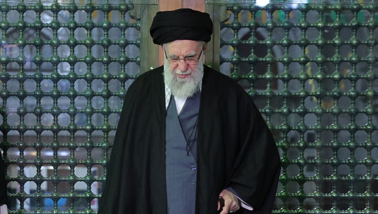 İran lideri Hamaney protestocuları hedef aldı: Kuran yaktılar – Diken