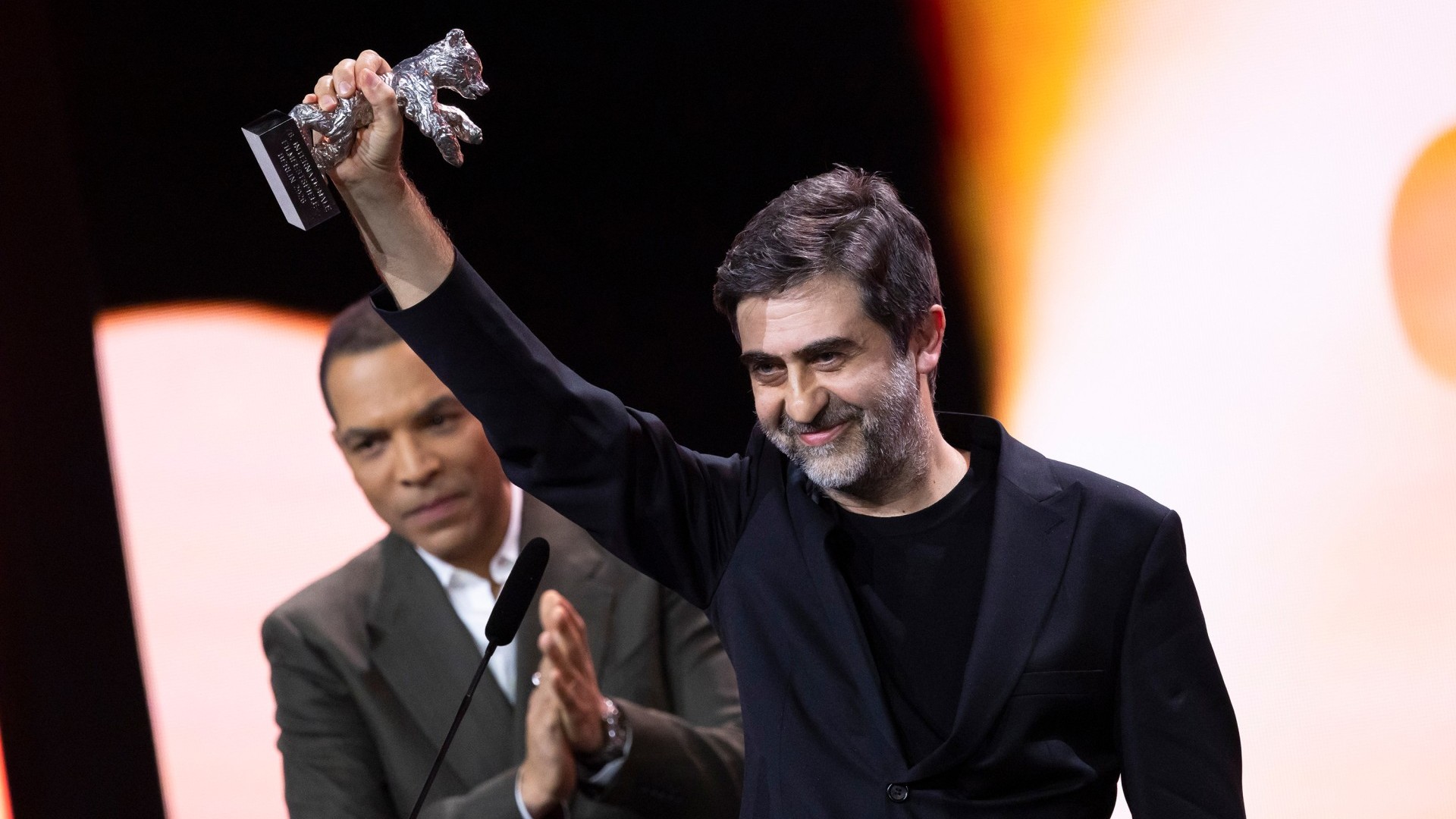 Sahne kime ait olacak?