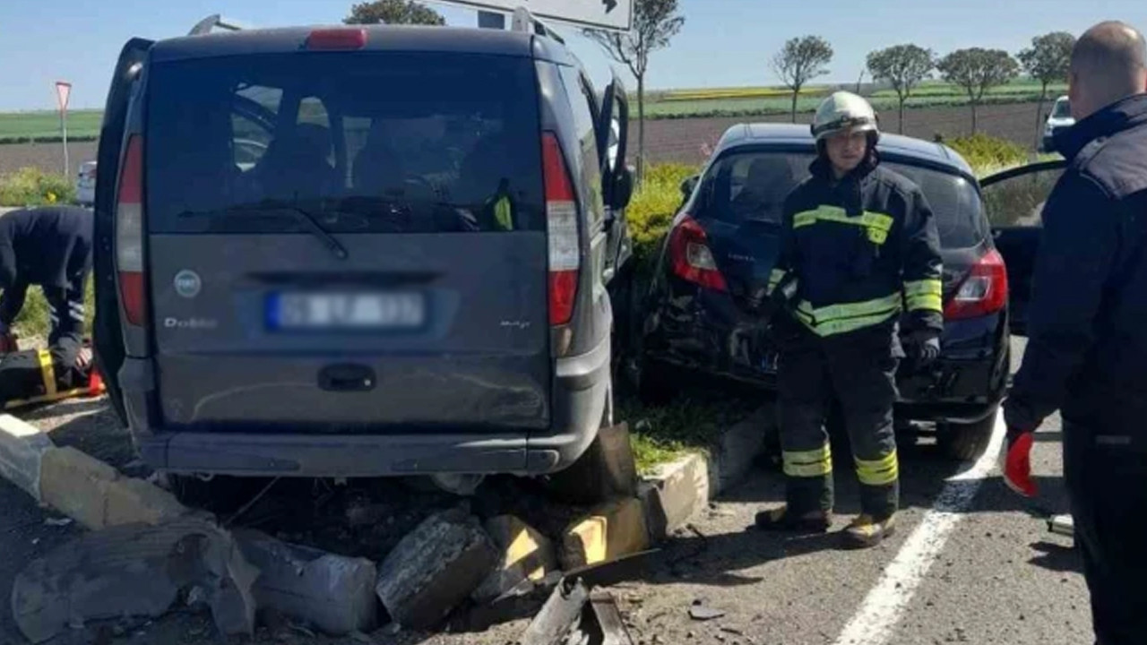 Muratlı Kavşağında Feci Kaza: Savrulan Araçlar Tabelalara Çarptı