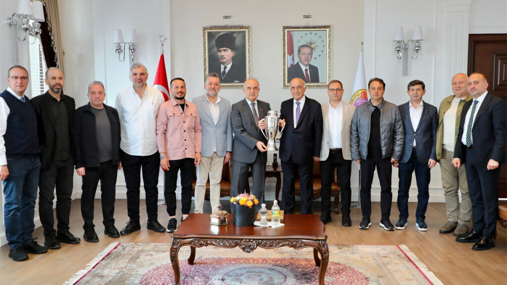 52 Orduspor Yönetimi, Vali Erol ile Şampiyonluk Sevinci Paylaştı