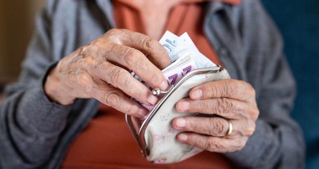 Emeklilerin Aylık Geliri 26 Bin TL’yi Bulması Gereken Miktardan Yoksun Kaldı