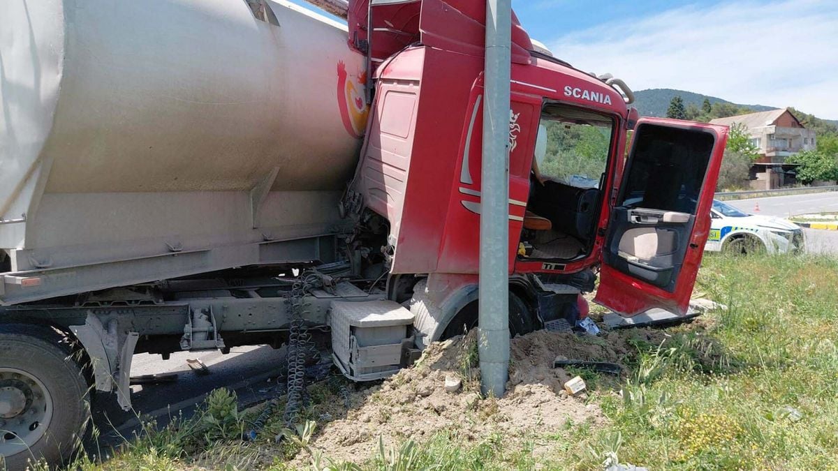 Kırkağaç’ta TIR’ın Elektrikli Bisiklete Çarpması: 1 Ölü, 4 Yaralı